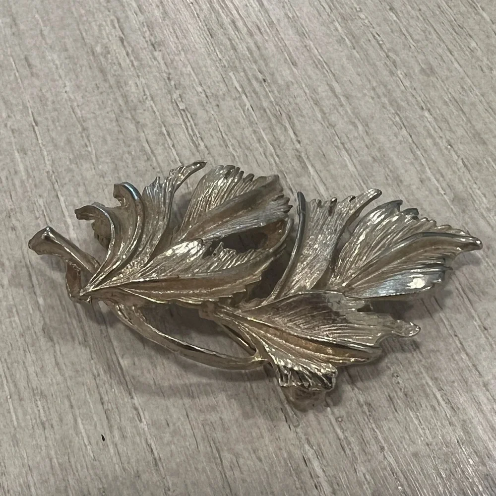 Du Barry Leaf pin brooch